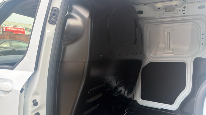 Ford Transit Courier Diesel 1.5 EcoBlue Limited Van - Image 18
